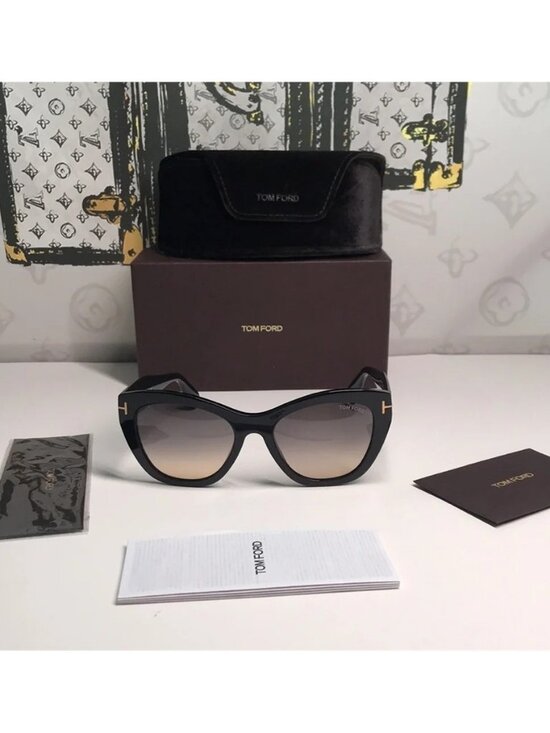 NEW Authentic Tom Ford Black Cat-Eye Sunglasses TF940 01B